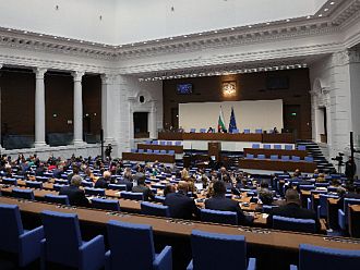 Извънредно заседание на парламента с четири законопроекта