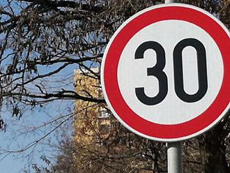 Кметове на европейски градове искат да определят подходящи ограничения на скоростта