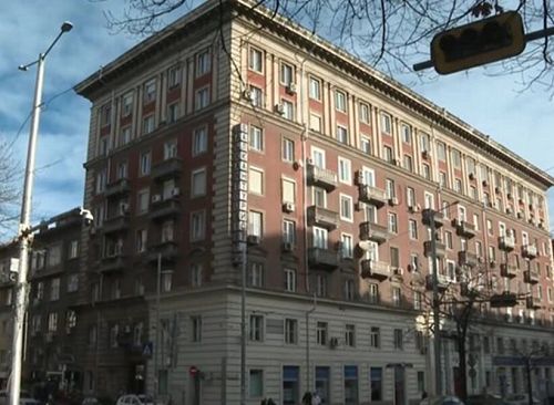 Публичен дом срещу Партийния дом в София