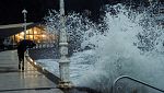 Испания се готви за връхлитането на тропическа буря