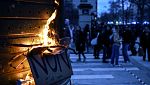 Правителството на Макрон оцеля след два вота на недоверие, но протестите не стихват
