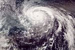 Порои и урагани: Тропическата буря „Офелия“ ще връхлети няколко американски щата