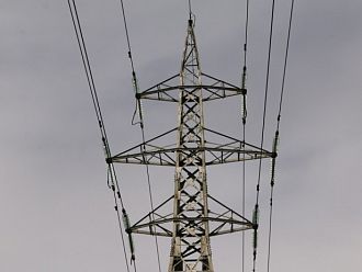 Пловдив с режим на уличното осветление, Бургас орязва градския транспорт