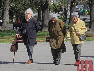 Най-бедните пенсионери ще получат добавки за храна от държавата през април