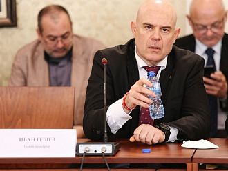Главният прокурор Гешев: Политически лица с имунитет да не отправят обидни квалификации от трибуната на Народното събрание