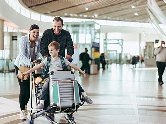 Носенето на маски в самолетите и по летищата в Европа вече не е задължително