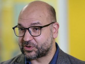 Правителството се е фокусирало върху задачата да оцелее, антикризисният пакет е пълен гаф