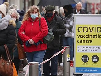 Англия започна ваксинация и с „Модерна“