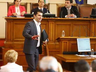 ДПС обвини Петков в заобикаляне на ЕК по договори за милиони