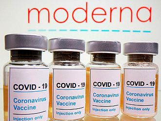 Пристигна първата доставка на ваксината на