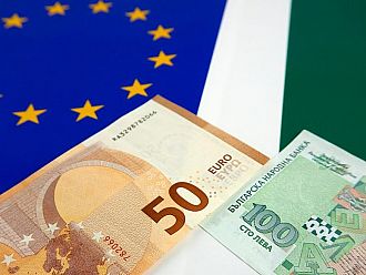Месец след въвеждане на еврото левът ще продължи да е законно платежно средство