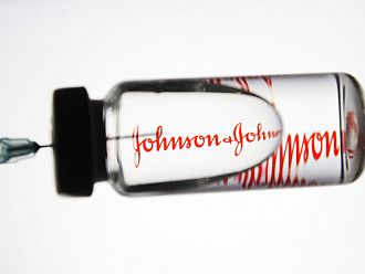 САЩ спират ваксината на Johnson AND Johnson заради кръвни съсиреци