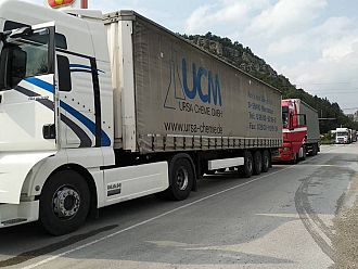 Челна катастрофа затвори пътя Ботевград - Мездра