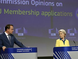 Медведев обиди Урсула фон дер Лайен на „специалист по раждане“