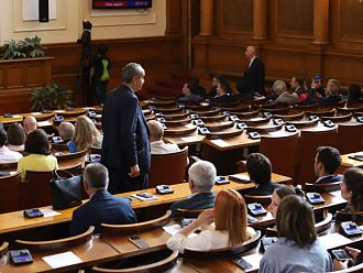 Иванов разочарован от падането на правителството, Костадинов се готви за избори