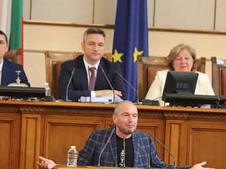 Тошко Йорданов: Петков да разбере, че депутатите не са проститутки, за да бъдат пазарувани от Околовръстното