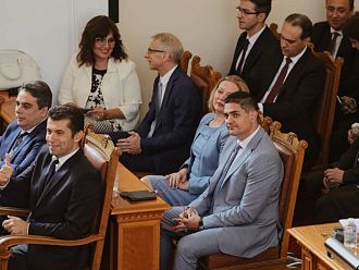 Правителството на Харвардските измамници си отиде