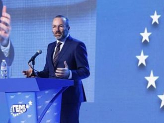 Вебер: Разочаровани сме от отказа на Петков да внесе в парламента френското предложение за РСМ и Албания