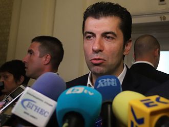 БСП категорични: Не искат Петков за премиер. Според него - диалогът продължава