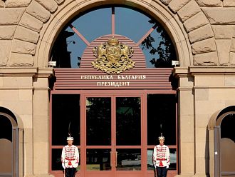 Утре в 17:00 часа Радев връчва мандата на ПП