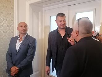 Входираха в НС подписка на 111 хиляди граждани в подкрепа на хартиената бюлетина