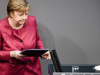Ангелa Меркел настоя за полицейски час в Германия