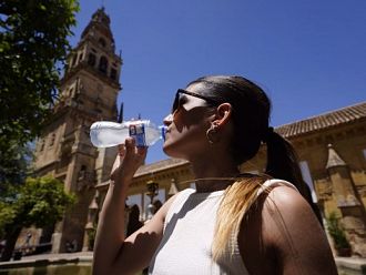 Гореща вълна в Испания, живачният стълб стига 45 градуса