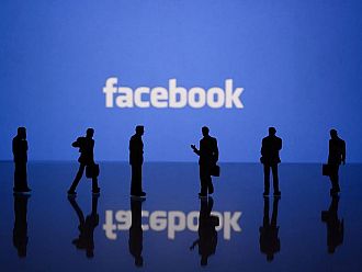 Facebook с първи исторически спад на приходите