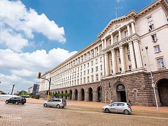 Превръщат ли се служебните кабинети в „редовни“