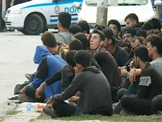 Кметове подозират, че полицията в Костинброд закриля трафика на мигранти към границата