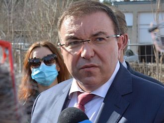 Министър Ангелов предлага ускоряване на имунизацията