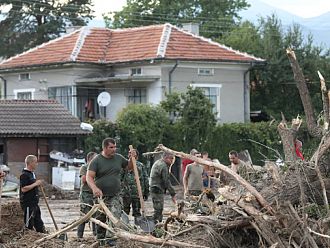 3 500 лева събраха две дупнишки училища за пострадалите от наводненията в Карловско
