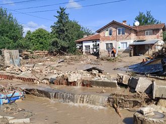 Интерес към инициативата за безплатни куриерски пратки за наводнените карловски села