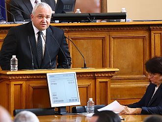 Въпросите към Демерджиев, които нито един депутат не зададе