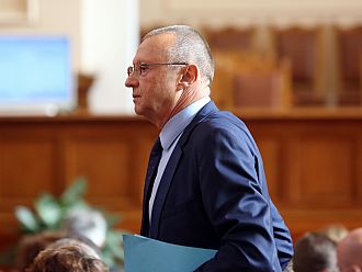 Режат пипалата на октопода ГЕРБ в Русе