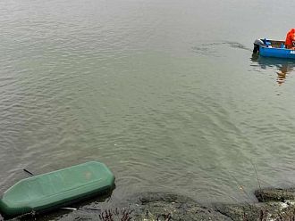 Продължава издирването на двамата рибари, изчезнали в езерото Мандра
