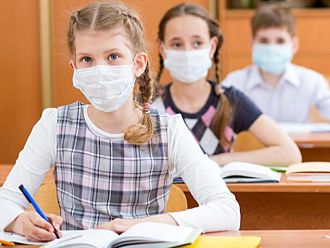 В две варненски училища въведоха маски срещу грип