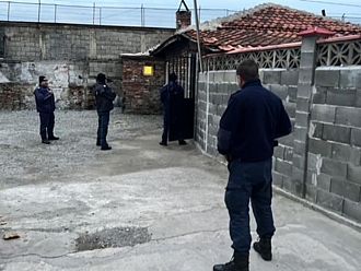 Множество задържани при спецакция на полицията в Бургас