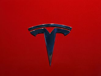 Тесла сваля цените на базовите Model 3 и Model Y