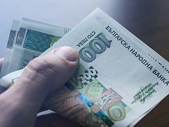 МФ: От догодина минималната заплата да стане 940 лв.