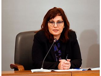 Проф. Асена Сербезова си направи отвод за шеф на съюза на фармацевтите