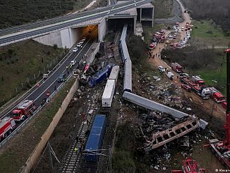 Влаковете потеглиха отново в Гърция след смъртоносната катастрофа