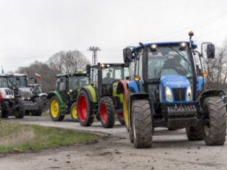 Протестът на земеделците продължава, очакват се блокади на ключови пътища