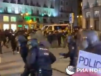 Сблъсъците с полицията в Каталуния /видео/