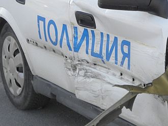 89-годишен блъсна патрулка в Ловеч, пострадаха 13-годишно момиче и полицай
