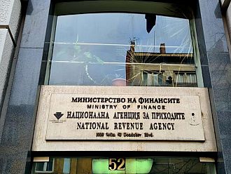 На първо четене: Трудовата книжка става електронна