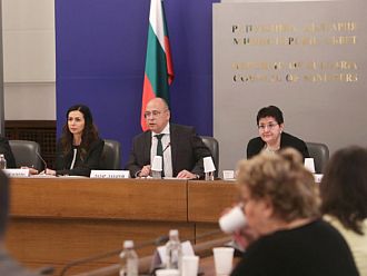 Без съгласие между бизнес и синдикати за минималната заплата и пенсиите