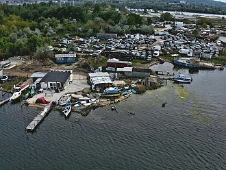 Терен за 2.3 млн. лв. е превзет от незаконно строителство заради нехайство на Община Варна