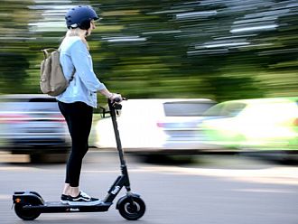 Тротинетките - алтернатива на трафика, но безопасни ли са?