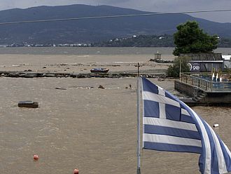 Гръцките власти предупредиха: Опасността от наводнения не е преминала